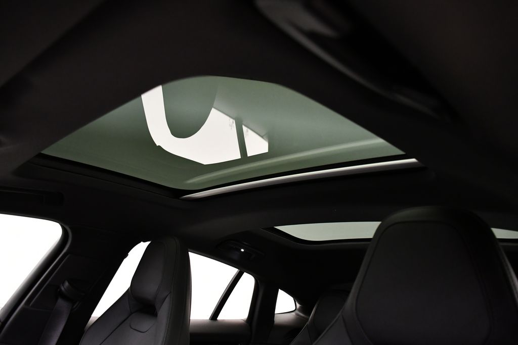 Thumbnail: 2026 Porsche Panamera - 20