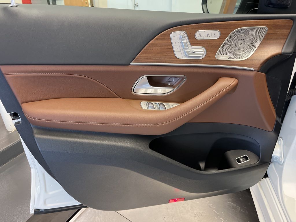 Thumbnail: 2026 Mercedes-Benz GLE - 11