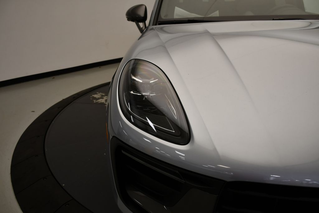 Thumbnail: 2026 Porsche Macan - 14