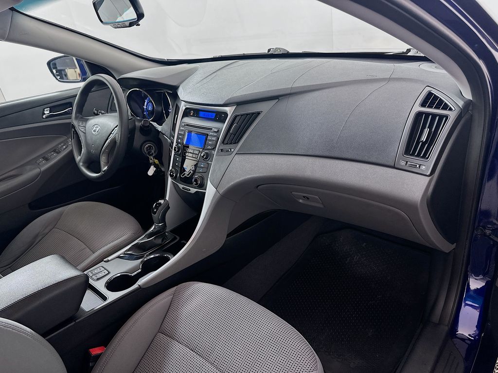 Thumbnail: 2013 Hyundai Sonata - 26