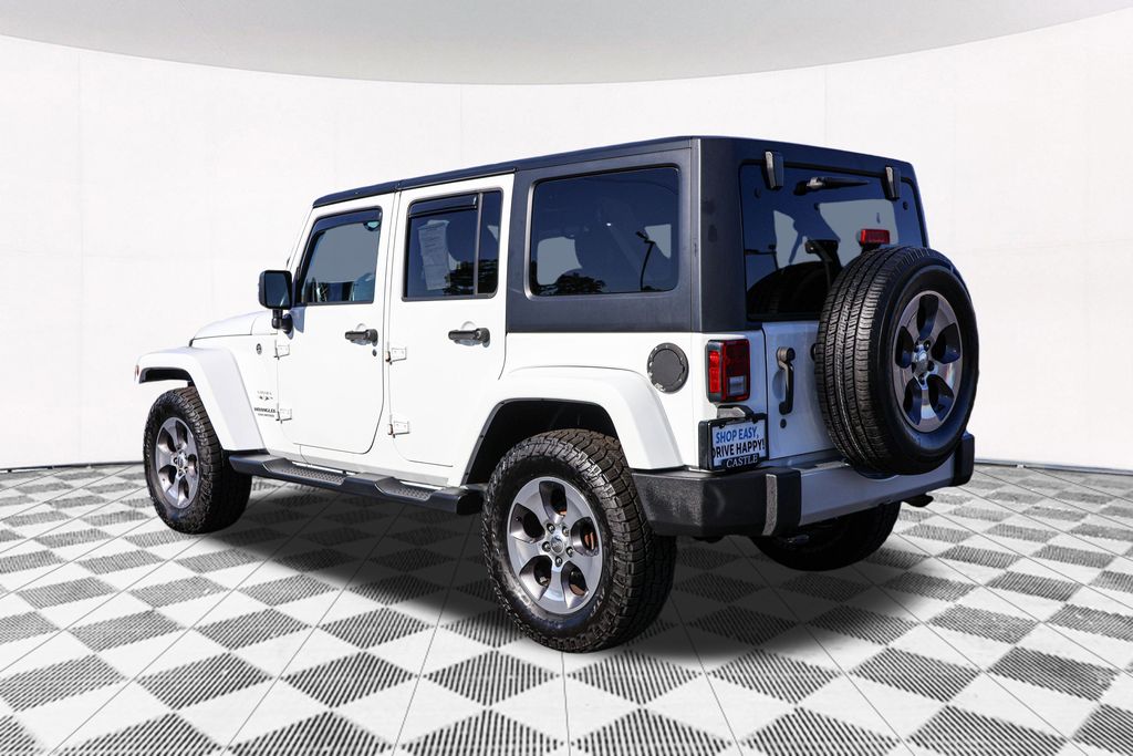 2016 Jeep Wrangler Unlimited Sahara 10