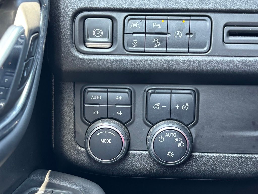 2023 Chevrolet Suburban Premier photo