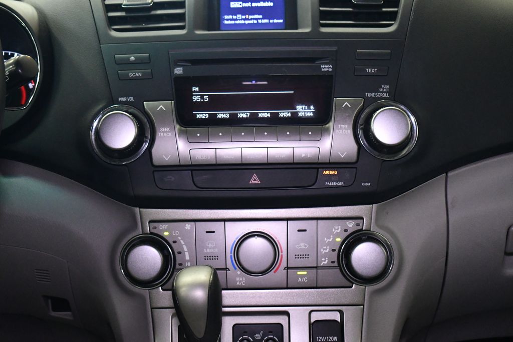 Thumbnail: 2012 Toyota Highlander - 18