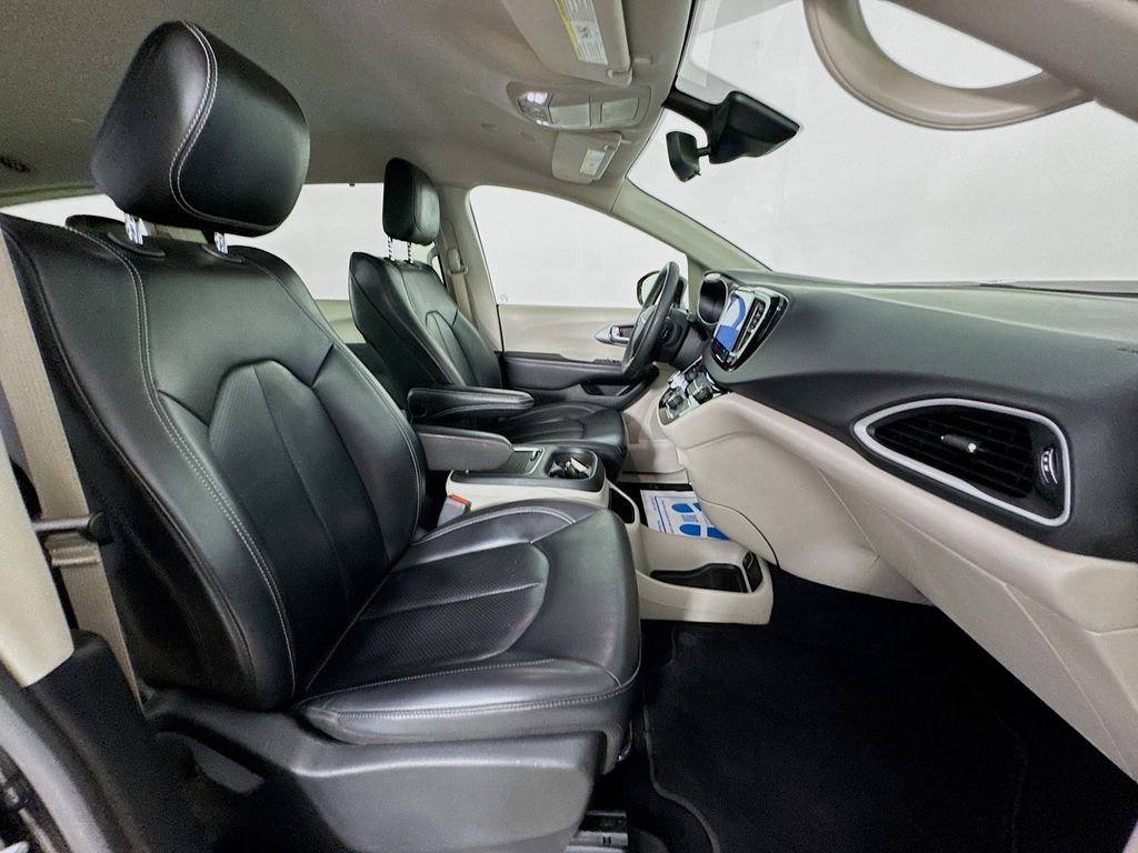 Used Car 2024 Chrysler Pacifica  Touring L For Sale Under $30,000 In Austin, Texas