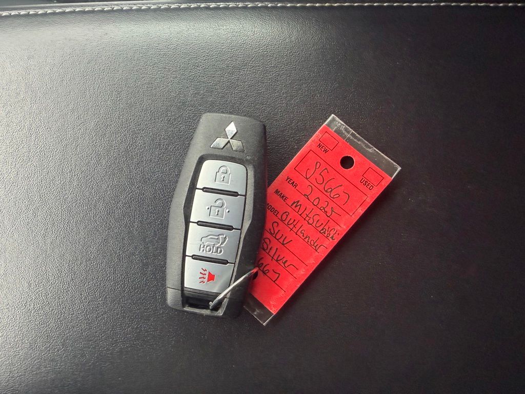 2025 Mitsubishi Outlander SE Silver at South Hills Kia