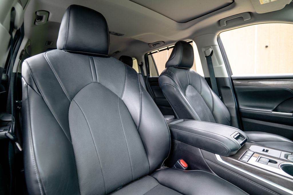 Used 2022 Toyota Highlander Hybrid SUV
