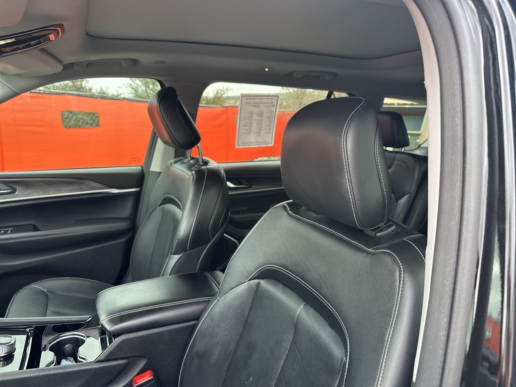 Used Car 2021 Jeep Grand Cherokee L  Limited For Sale Under $30,000 In Austin, Texas