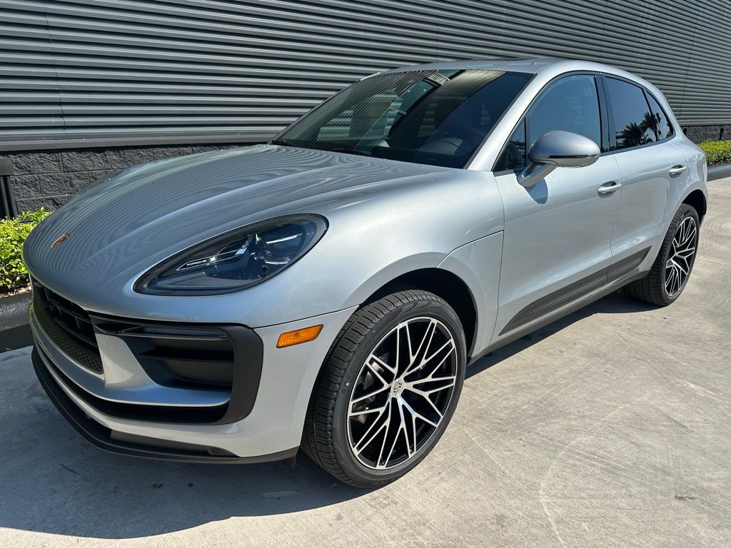 Thumbnail: 2026 Porsche Macan - 7