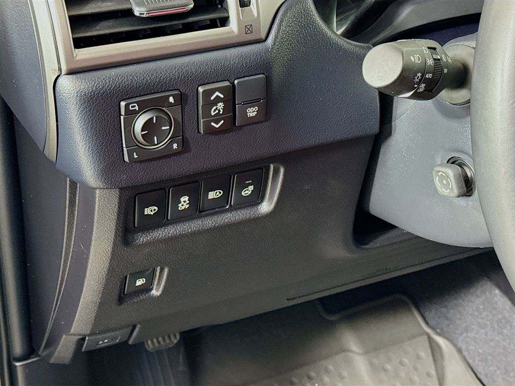 Thumbnail: 2023 Lexus GX - 10