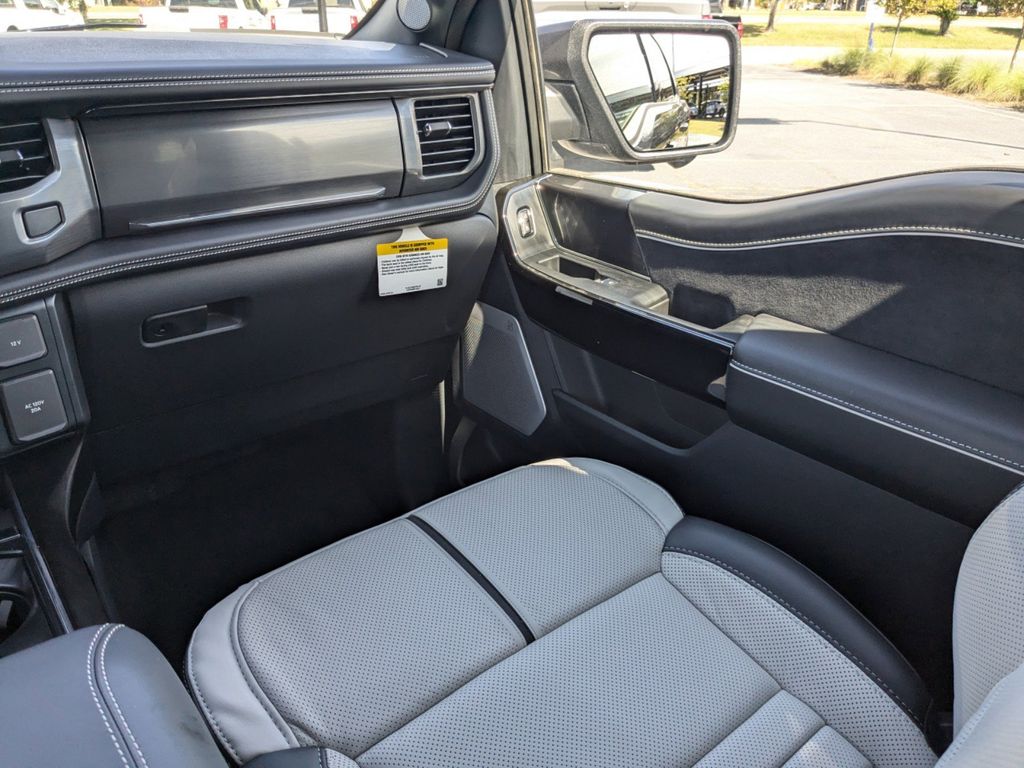 2025 Ford F-150 Lightning Platinum