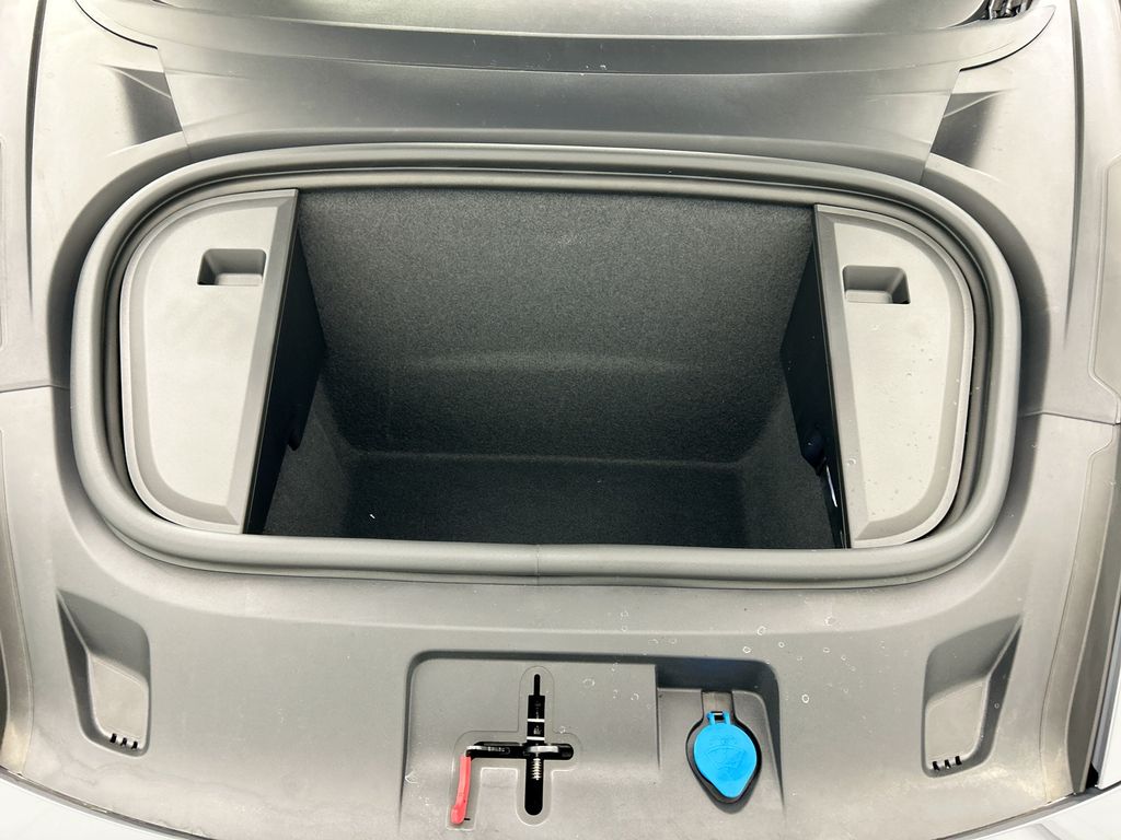 Thumbnail: 2026 Porsche Taycan - 30