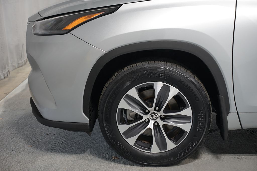 Thumbnail: 2023 Toyota Highlander - 5