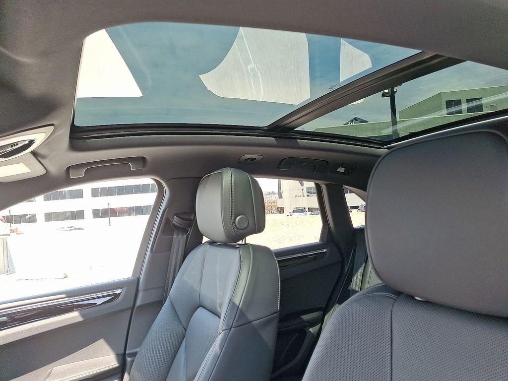 Thumbnail: 2026 Porsche Macan - 16