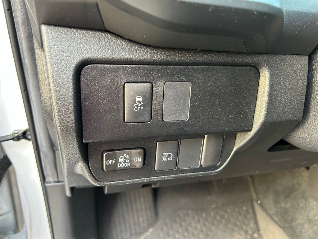 Thumbnail: 2022 Toyota Tacoma - 17