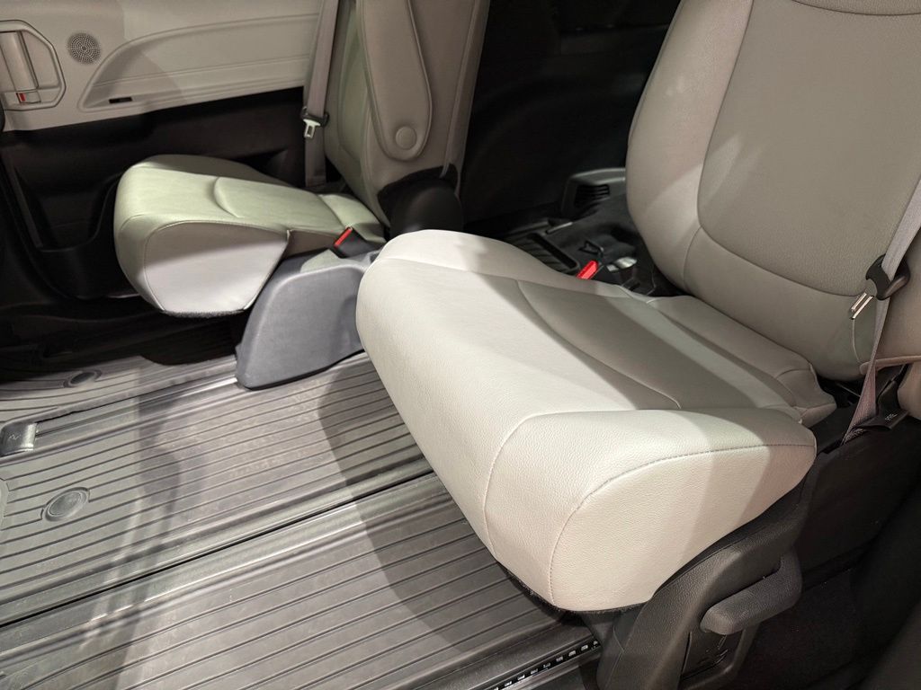 Thumbnail: 2025 Toyota Sienna - 21