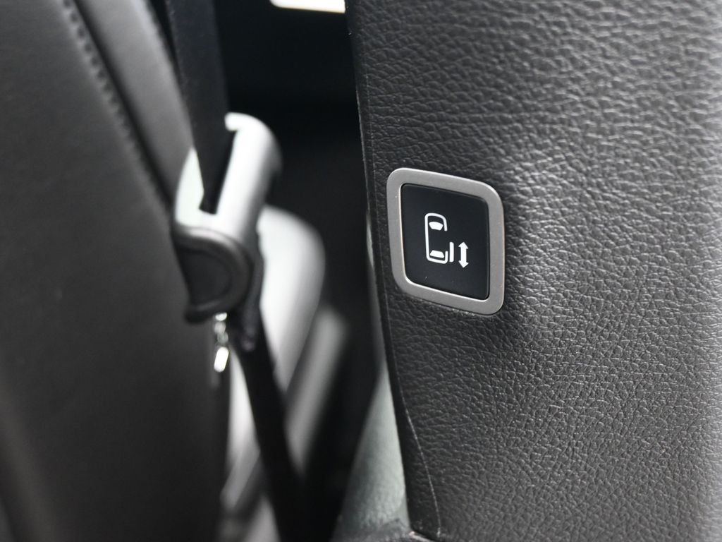 New 2026 Bright White Clearcoat Chrysler Select image 35