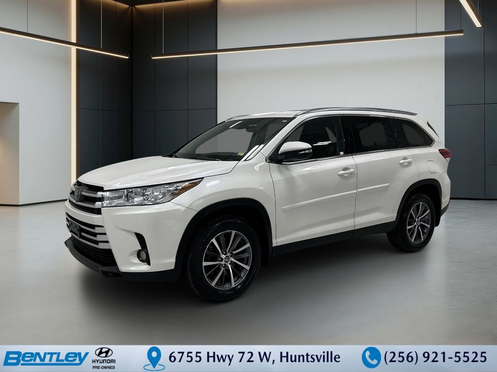 White (Blizzard Pearl) 2019 Toyota Highlander XLE AWD SUV / Crossover All-Wheel Drive 8-Speed Automatic
