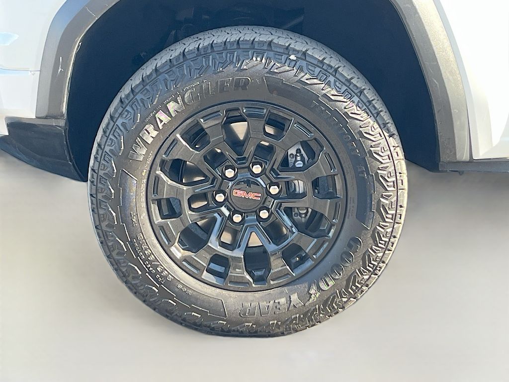 Used 2026 White GMC Elevation image 29