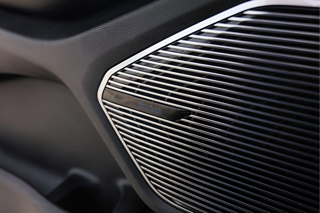 Used Car 2022 Jeep Grand Cherokee  Overland For Sale Under $35,000 In Austin, Texas