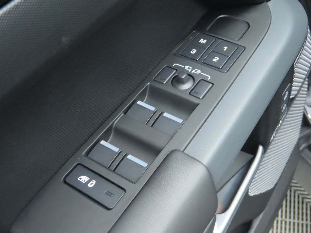 Thumbnail: 2023 Land Rover Defender - 24