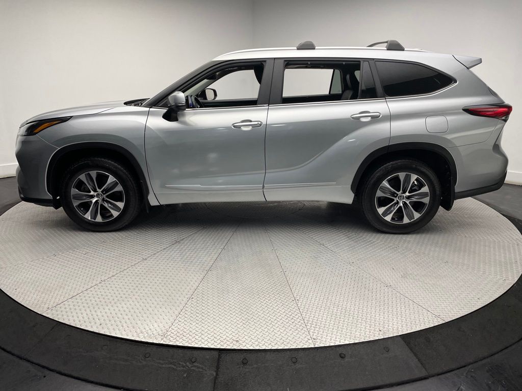 2023 Toyota Highlander XLE 8