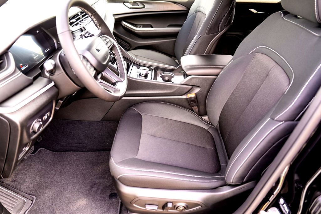 New Car 2025 Jeep Grand Cherokee  Laredo X For Sale Under $40,000 In Taylor, Texas