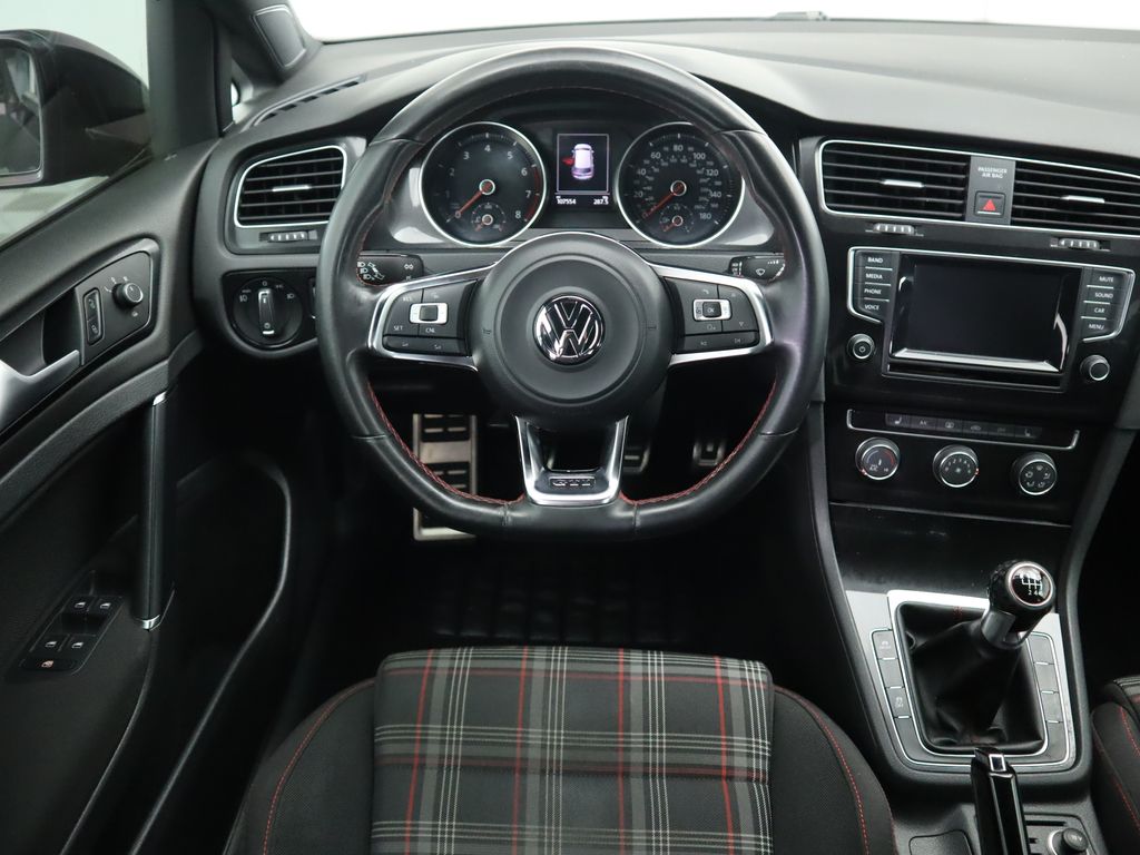 Thumbnail: 2015 Volkswagen Golf - 10