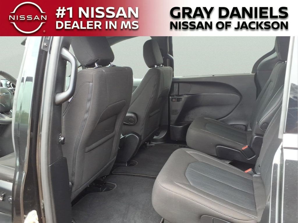 Used 2022 Chrysler Pacifica Van