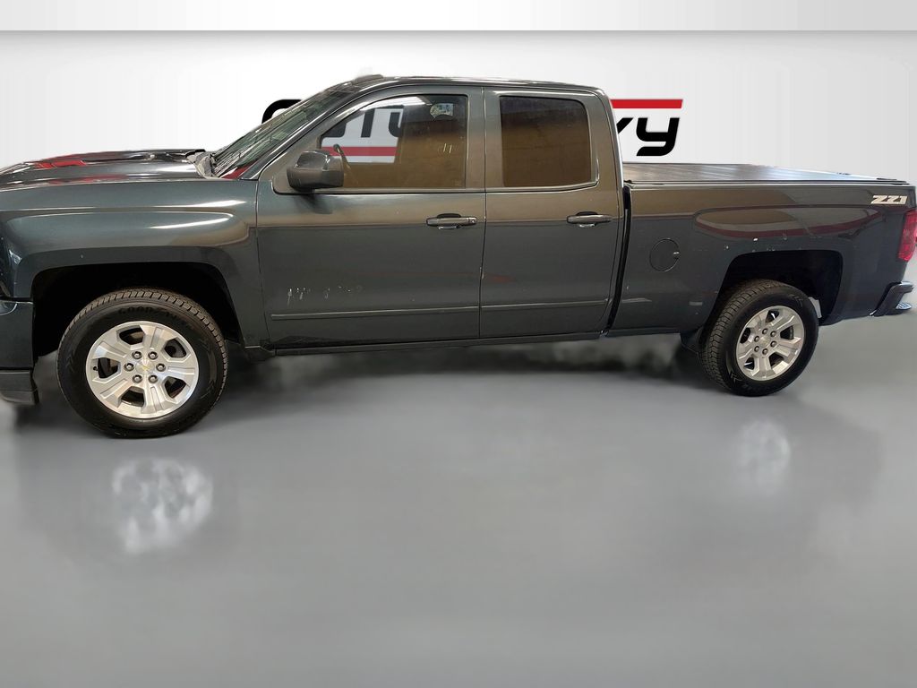 Used 2018 Graphite Metallic Chevrolet LT image 4
