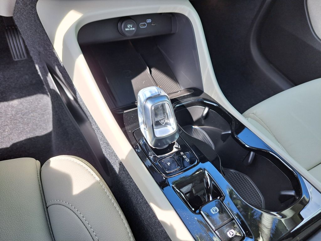 New Forest Lake 2026 Volvo XC40 Plus for Sale in Miami, FL