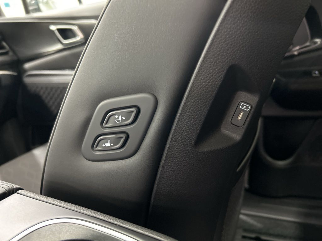 new 2026 Kia Carnival Hybrid car, priced at $1,164,713