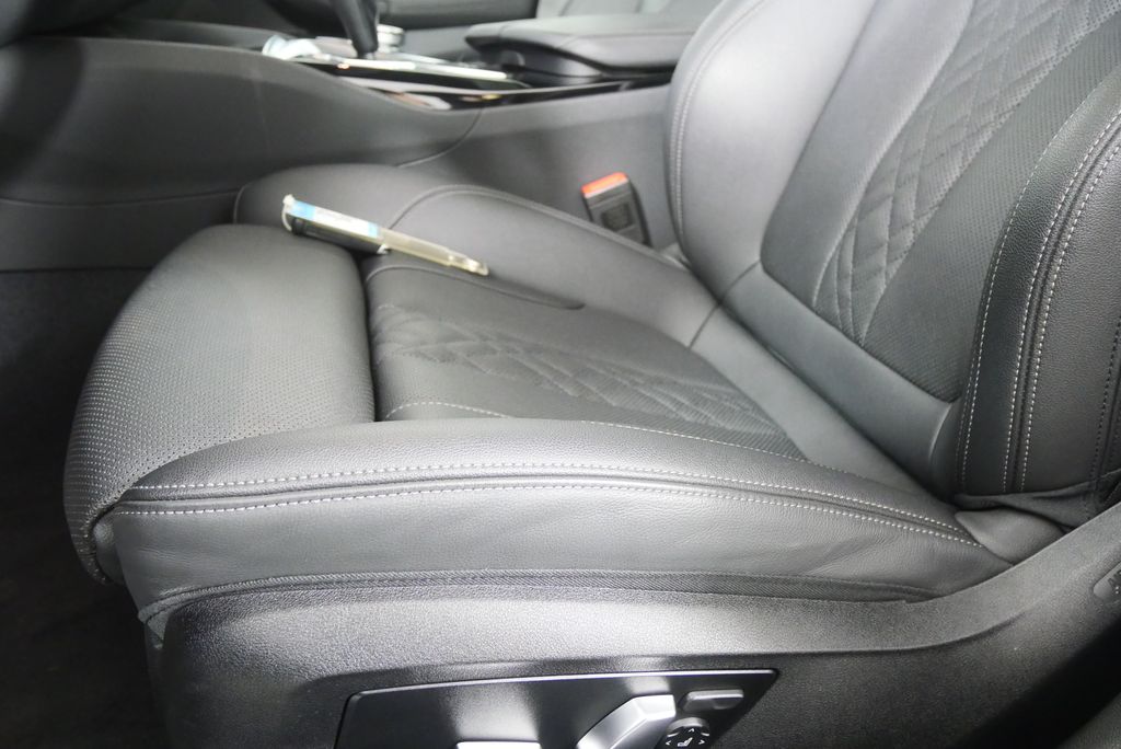 Thumbnail: 2023 BMW 5 Series - 10