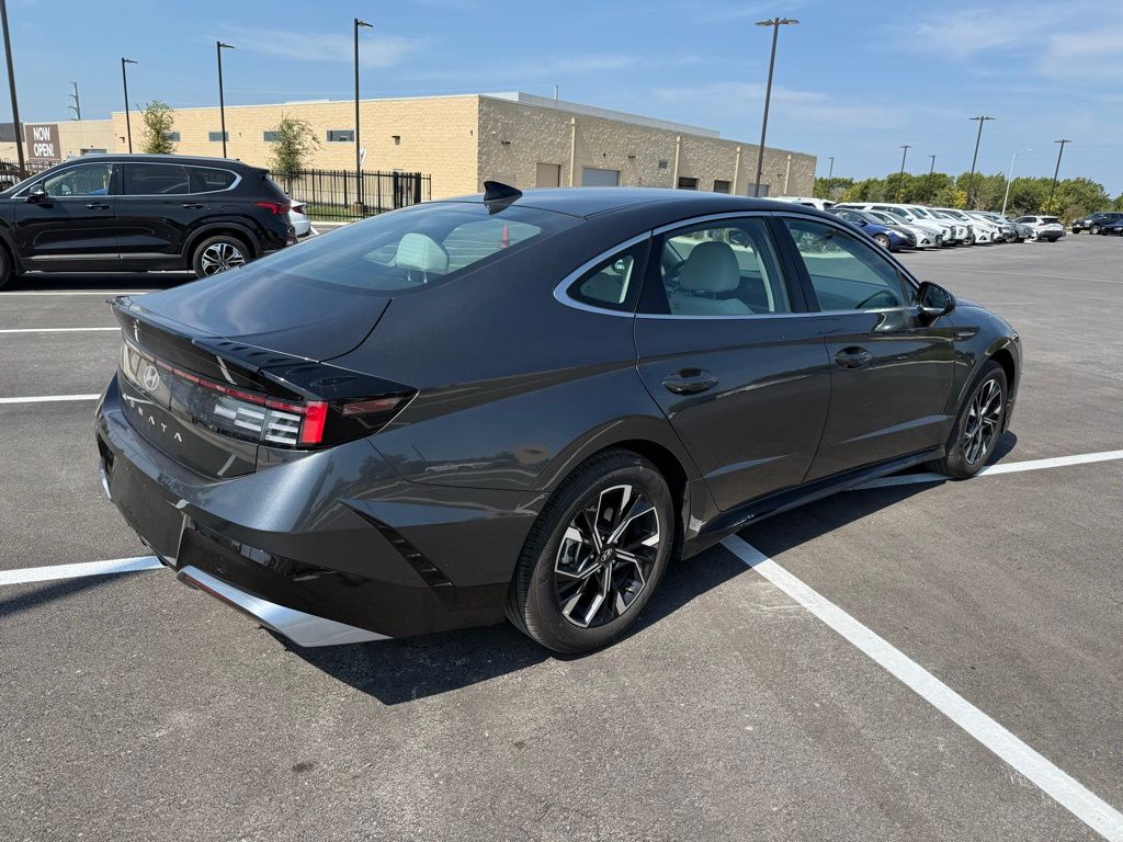 Thumbnail: 2025 Hyundai Sonata - 4