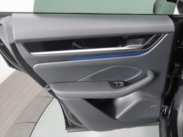 Thumbnail: 2025 Porsche Macan - 5