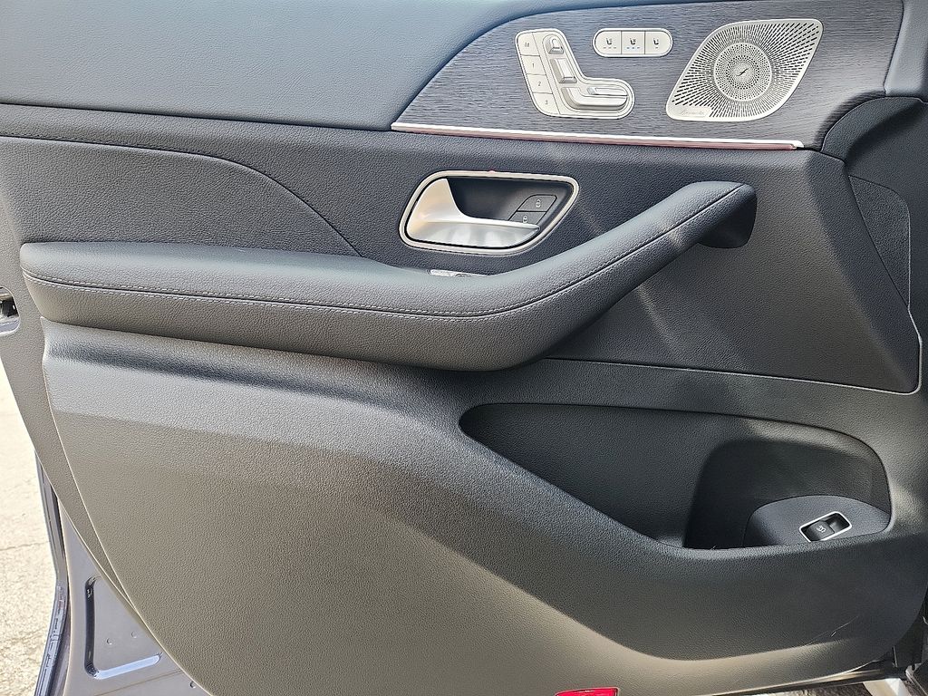 Thumbnail: 2026 Mercedes-Benz GLS - 11