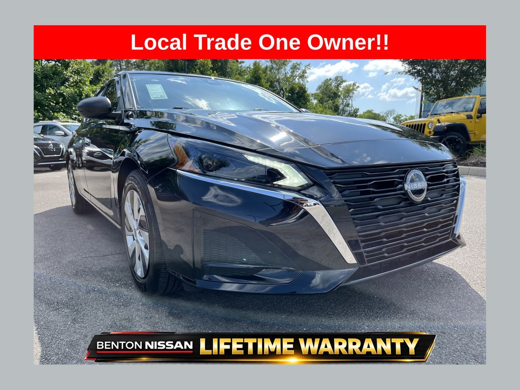 Super Black Clearcoat 2025 Nissan Altima Sedan Front-Wheel Drive Continuously Variable Transmission