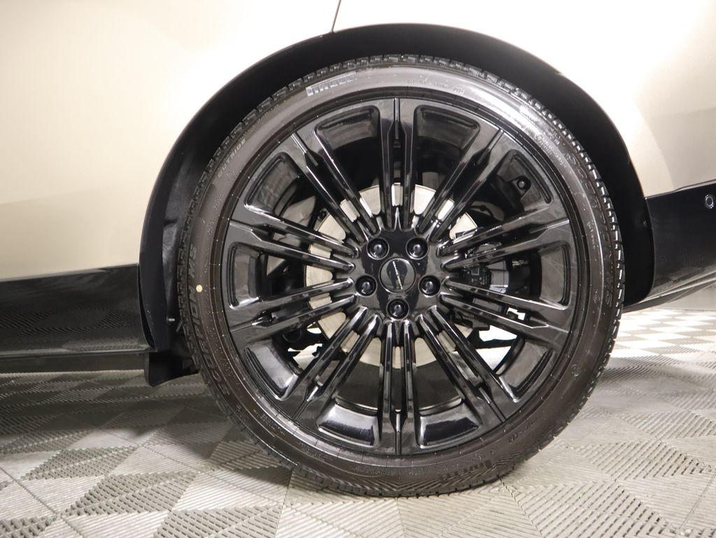 Thumbnail: 2026 Land Rover Range Rover - 32