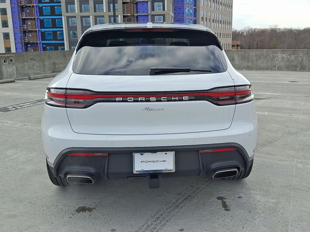 Thumbnail: 2026 Porsche Macan - 10