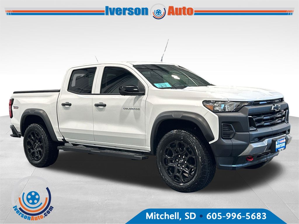 Summit White 2026 Chevrolet Colorado Pickup Truck Four-Wheel Drive 8-Speed Automatic