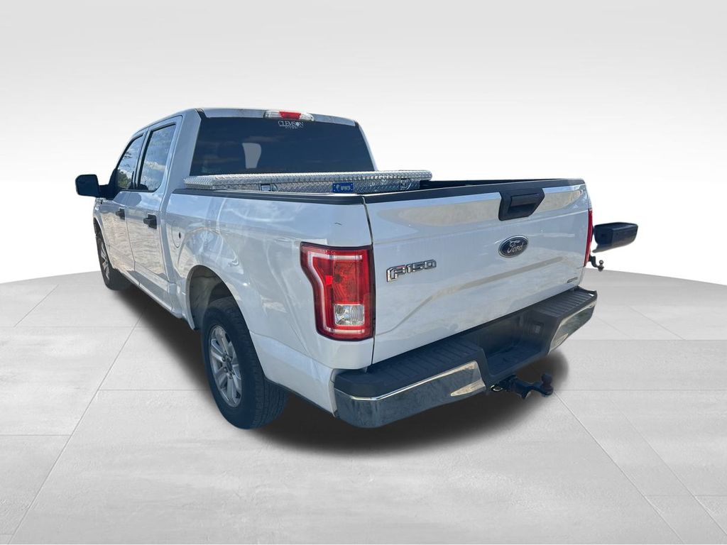 2015 Oxford White Ford F-150 XLT RWD Truck