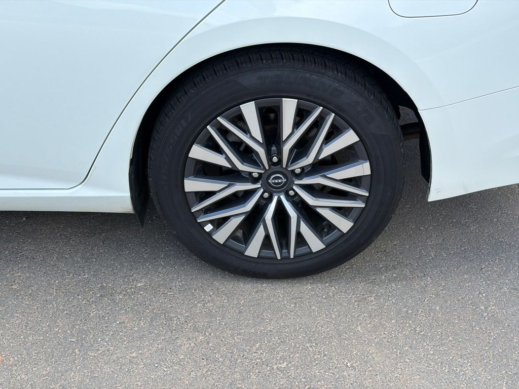 Used 2025 White Nissan 2.5 SV image 19