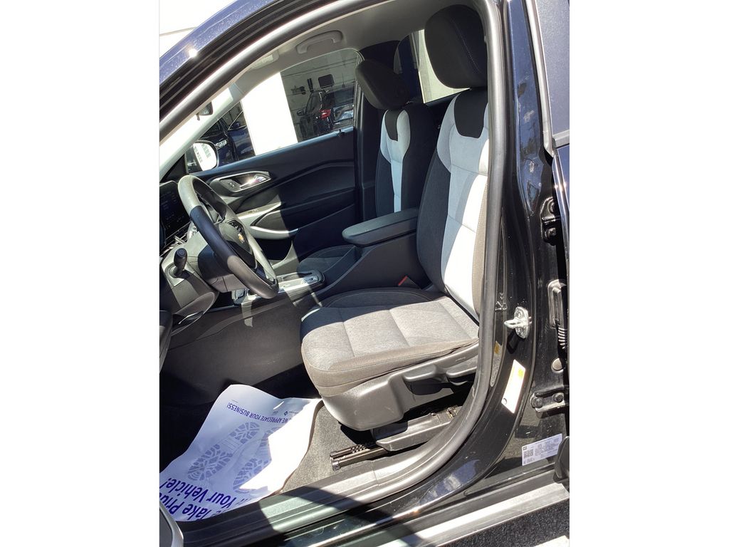 Used 2024 Chevrolet Trax SUV