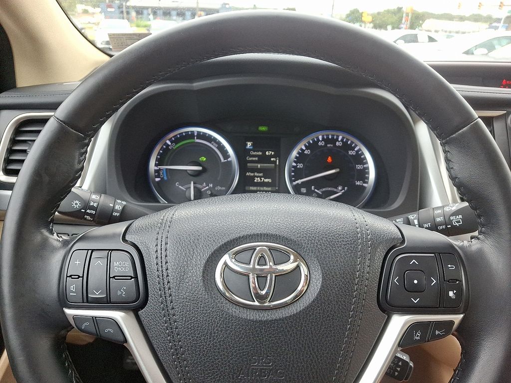 Thumbnail: 2017 Toyota Highlander - 21