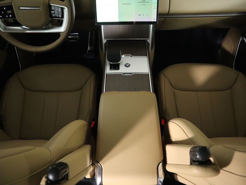 Thumbnail: 2025 Land Rover Range Rover - 17