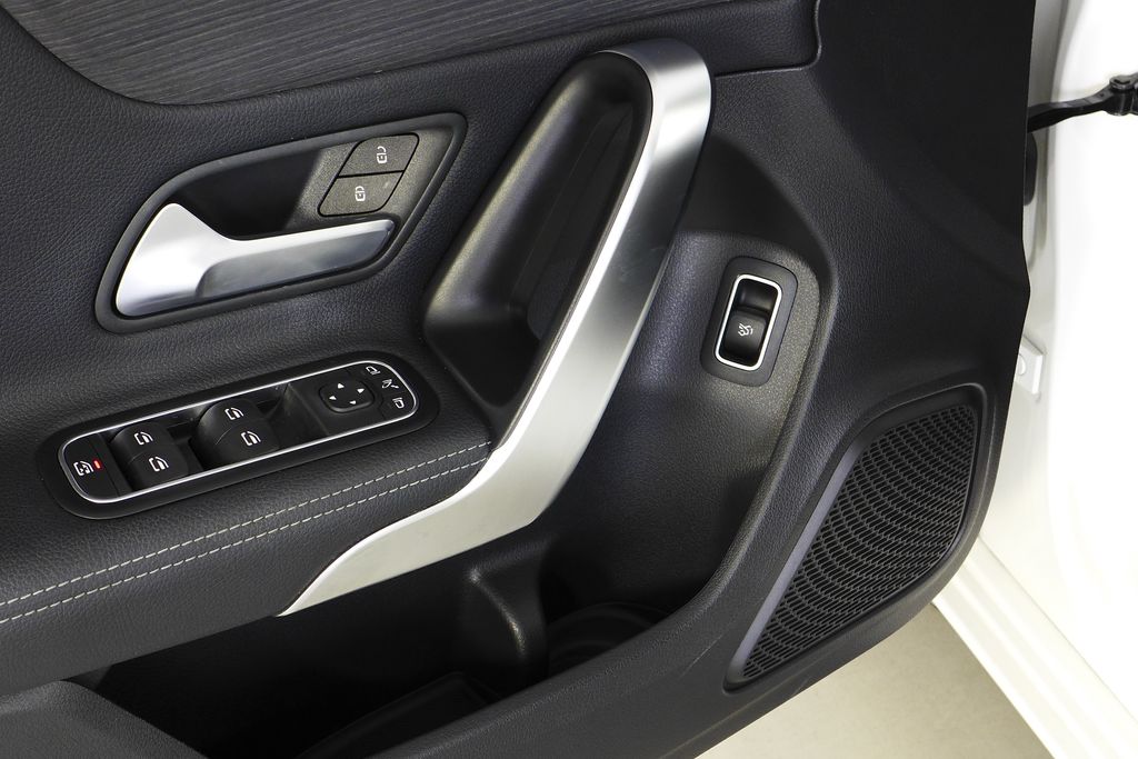 Thumbnail: 2022 Mercedes-Benz A-Class - 12