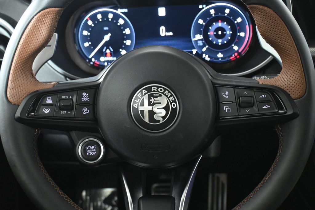 Thumbnail: 2025 Alfa Romeo Stelvio - 18