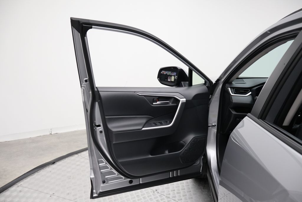 Thumbnail: 2025 Toyota RAV4 - 16