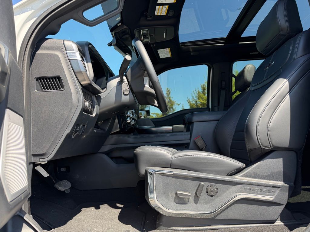 2025 Ford F-350 Super Duty Platinum