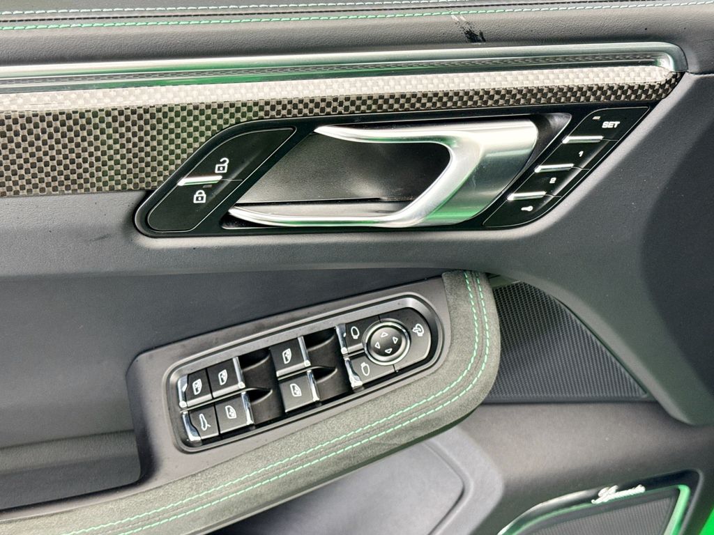Thumbnail: 2024 Porsche Macan - 22