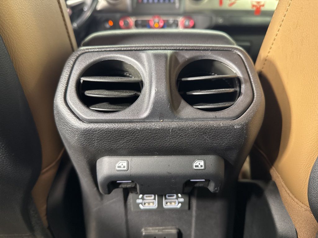 Thumbnail: 2021 Jeep Gladiator - 21